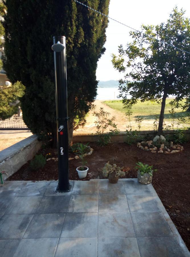 Apartman Prvi Red Do Mora Sveti Filip i Jakov Dış mekan fotoğraf